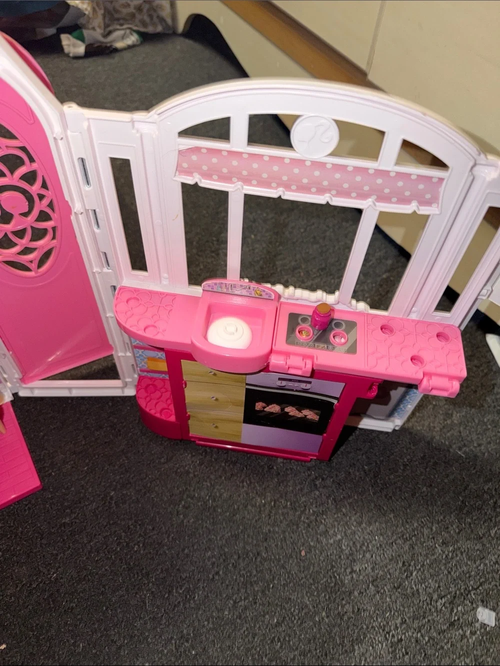 Barbie Hot Pink Foldable Playhouse with Peach Shelf Accent